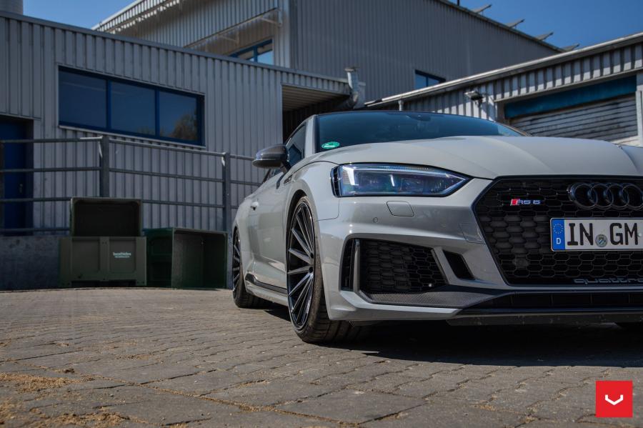 Детали экстерьера Audi RS5 Coupe on Vossen Wheels (VFS-2) 2019 года  (фото 21 из 33)